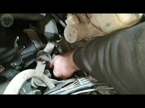 Видео: Снятие КПП Skoda Octavia Tour 1.6i( Шкода Октавия Тур 1.6)