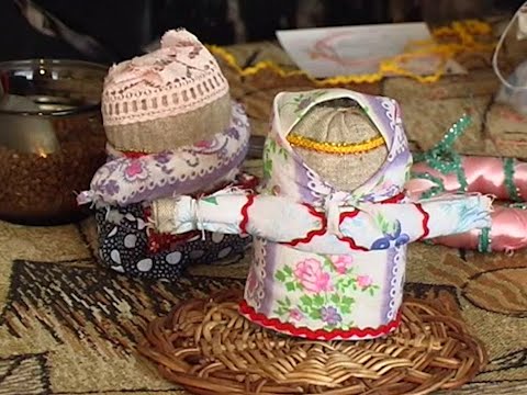 Видео: Уроки рукоделия. Кукла Крупеничка | 2007