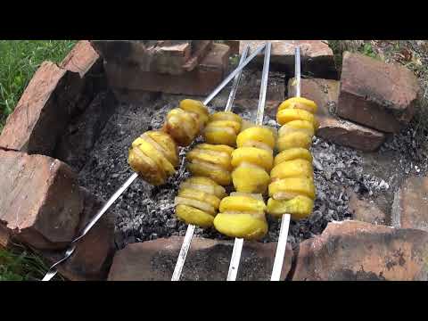 Видео: КУХНЯ ОТШЕЛЬНИКА!!!!!! КАРТОШКА С САЛОМ НА УГЛЯХ