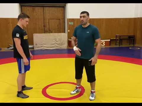 Видео: Положение (захват) рука-туловище, показывает Рустам Ассакалов. Греко-римская борьба