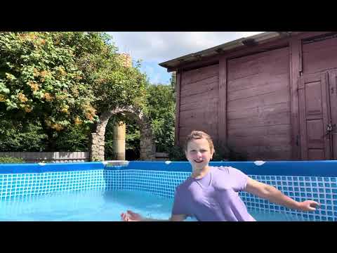 Видео: 3 частина купаюсь в басейні