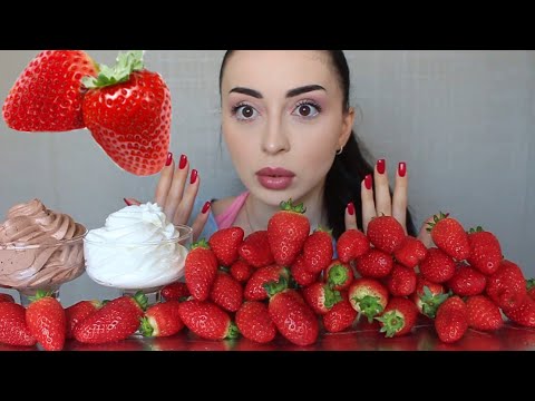 Видео: КЛУБНИКА 🍓 ЗИМОЙ / Mukbang Ayka Emilly 🍓
