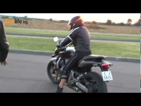 Видео: Джина Стоева: Урок по каране на мотор