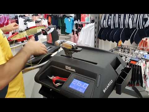 Видео: Натяжка струн теннисной ракетки.