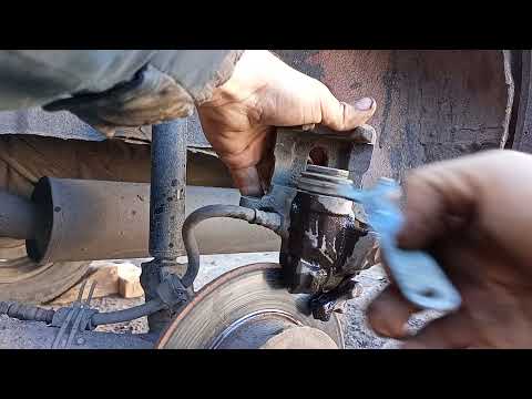 Видео: Passat B3.Клинят задние дисковые тормоза. Причины. Пассат б3.