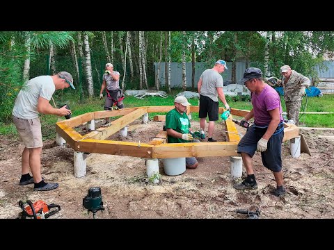 Видео: НАБРОСИЛИСЬ НА БАНЮ ПЯТЕРОМ! Строю Чудо-Баню. Часть 2. Основание