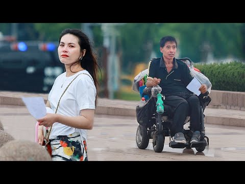 Видео: Как будут реагировать взрослые, когда получать записку со cловами ободрения от незнакомого ребенка?