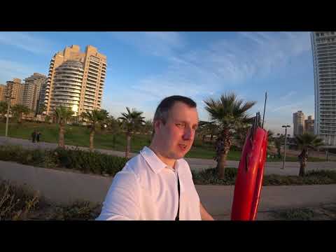 Видео: Прогулка по набережной в Нетании.  Закат солнца на море.