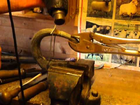 Видео: Демонстрация изготовления трости, поворот носа на роге буйвола, серия 5