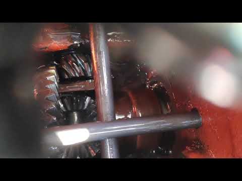 Видео: Минитрактор МТЗ 082 -132 ремонт заднего моста(2)