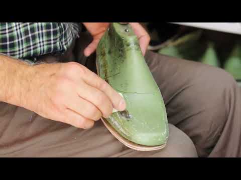 Видео: Классические туфли кремового цвета на шнуровке ручной работы из натуральной телячьей кожи.