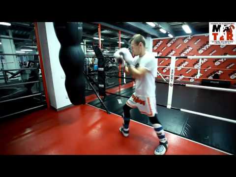 Видео: Кикбоксинг. Удар ногой Раундхаус кик(хай кик)- методика отработки с Мартыновым Андреем