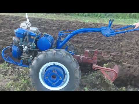Видео: Вспашка мотоблоком МТЗ  05. Ретро аппарат.