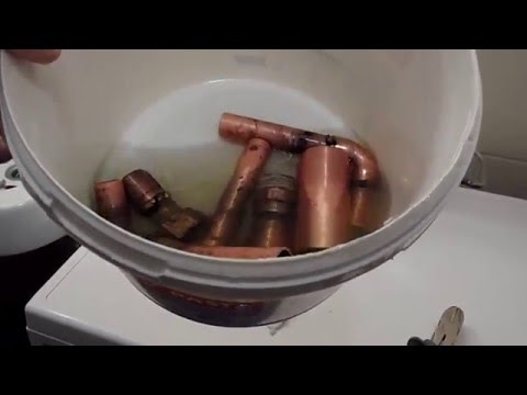 Видео: Очистка медных труб от окислов