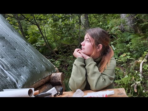 Видео: ПЕРВАЯ НОЧЬ С ДЕВУШКОЙ В ТАЁЖНОЙ ИЗБЕ.  БЫЛ МЕДВЕДЬ, ВСТАВЛЯЮ ДВЕРНУЮ КОРОБКУ. УБИЛ ДВЕ ЦЕПИ.