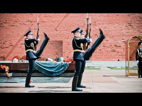 Видео: СМЕНА ПОЧЕТНОГО КАРАУЛА У ВЕЧНОГО ОГНЯ В МОСКВЕ.Change of the guard of honor at the Eternal Flame .