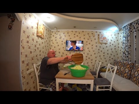 Видео: А У НАС КАПУСТНЫЙ ВЕЧЕР НА КУХНЕ/СОЛИМ С САНЬКОМ КАПУСТУ /ГОТОВЛЮ СОЧНЫЕ КАПУСТНЫЕ СТЕЙКИ ПОД ШУБОЙ