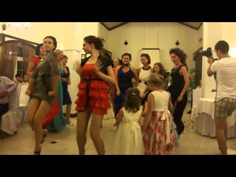 Видео: Cancan at the wedding. Канкан от подружек невесты 2012 год