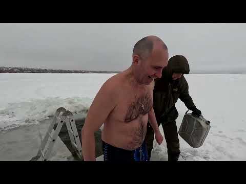 Видео: Крещенские купания 2025