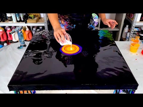 Видео: Расцвет огненного цветка! — Раскрась его оранжевым, красным и желтым, используя только краску и воду