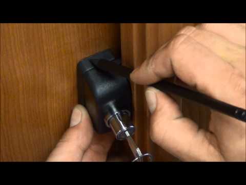 Видео: Универсальный замок для раздвижных дверей 88000302, 88000303