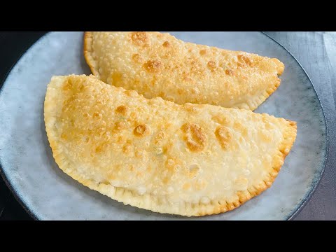 Видео: Лучший РЕЦЕПТ ЧЕБУРЕКОВ! Сочные, Хрустящие Невероятно Вкусные чебуреки!