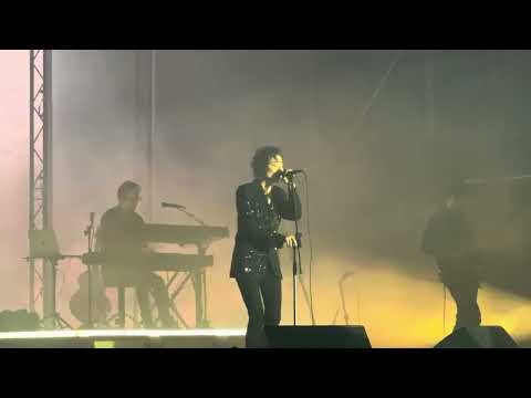 Видео: Земфира - Пальто (live 01.05.2024)