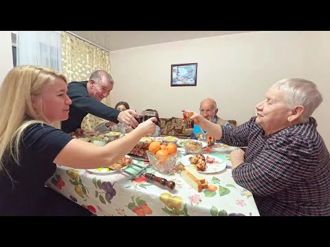 Видео: День Рождения Мамы. Отмечаем в узком семейном кругу.