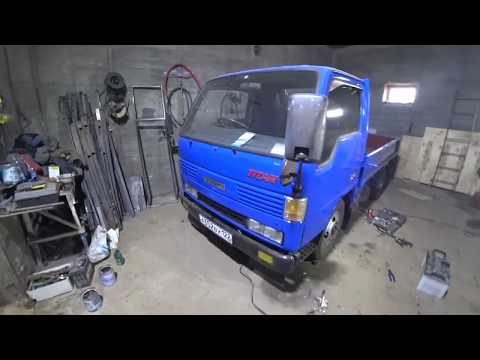 Видео: Собрал кабину))) перетянул салон!!! Мазда титан. Серия 10.