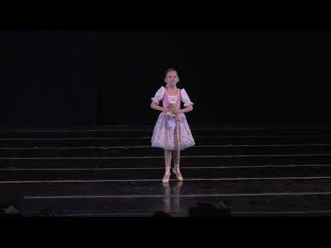 Видео: П.И. Чайковский, Детское Па-де-де вариация с игрушкой, 7 лет