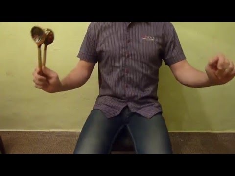 Видео: Соло на двух ложках (спаренных).