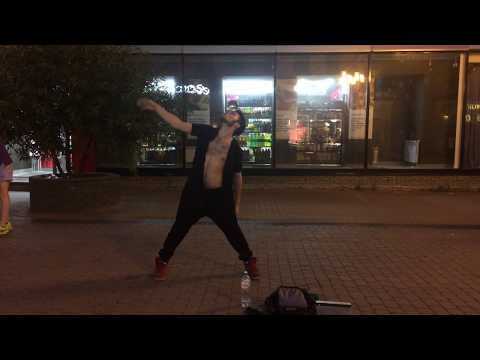 Видео: Контактное жонглирование прозрачным стеклянным (акриловым) шаром (сферой). Григорий Бондаревский.