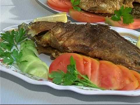 Видео: Скобар на шиш и шаран, пържен в меден тиган