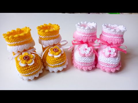 Видео: пинетки сапожки спицами праздничные. Полный МК для начинающих.