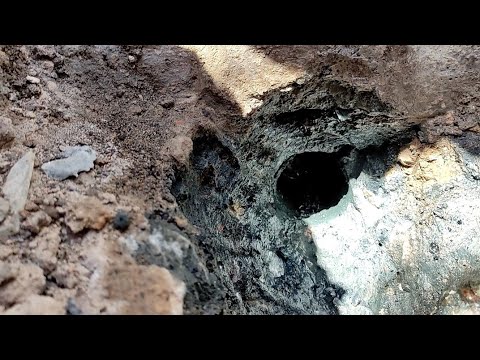 Видео: Отверстие в фундаменте под водопровод и канализацию