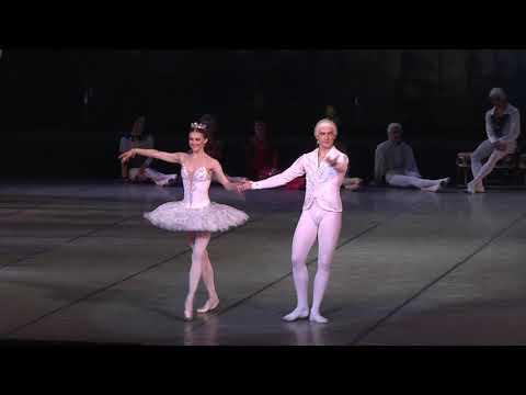 Видео: Чайковский. Щелкунчик (Па-де-де). Архив Олега Лукашевича
