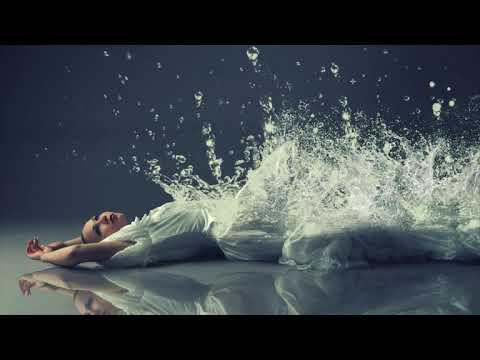 Видео: Как создать эффект всплеска воды на фото - БЕСПЛАТНЫЙ УРОК по фотошопу (Photoshop CC)