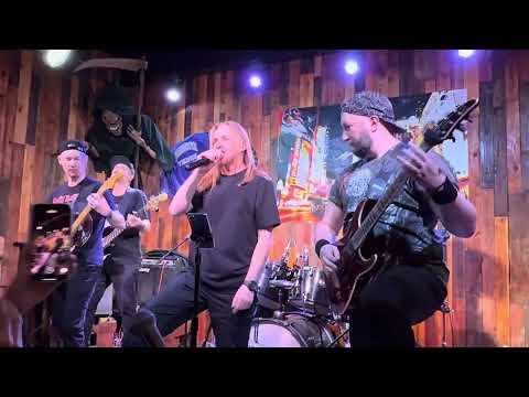 Видео: Dio - Rainbow in the Dark (Крила cover)