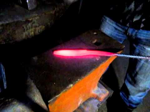 Видео: Ковка клинка с пояснениями. Как я делаю.