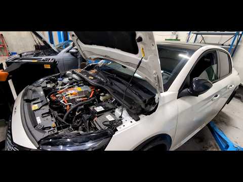 Видео: Чем больше электромоторов тем больше проблем   PEUGEOT E-208