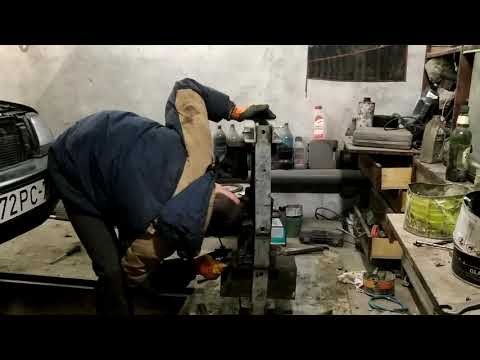 Видео: Ауди а6 с4.Ремонт передней подвески.Замена ступичных подшипников.#AUDI #quattro.