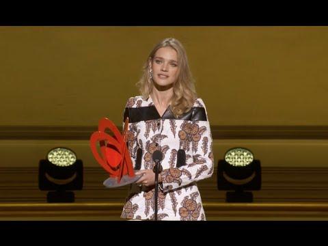 Видео: Наталья Водянова, Женщина года Glamour 2014 - Natalia Vodianova Glamour Woman of the Year