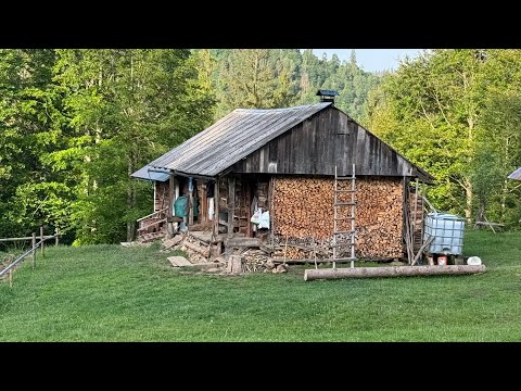 Видео: Жизнь в горах в доме без света пожилой женщины Вдали от Цивилизации.