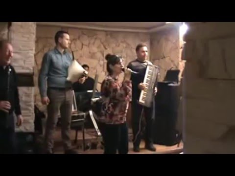 Видео: Стуян от долу идеше,Абре Вълко...изп.Нели Танева и орк.Елхово...