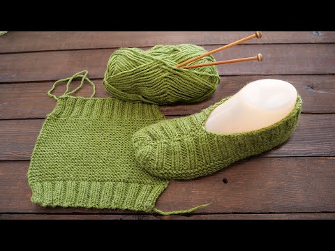 Видео: Следки для новичков спицами 🌵 Knitted slippers for beginners