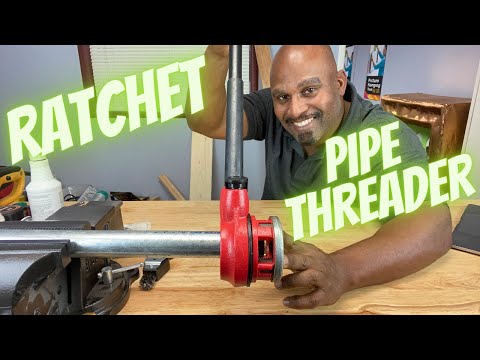 Видео: КАК НАРЕЗАТЬ РЕЗЬБУ НА МЕТАЛЛИЧЕСКОЙ ТРУБЕ