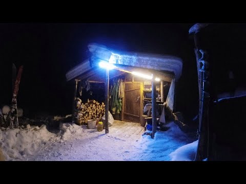 Видео: ПРОВЕДАЛИ ИЗБУ. ДВЕ НОЧИ в ТАЙГЕ. ЛЕОНТЬЕВИЧ ТОПИТ БАНЮ. ПОЙМАЛИ ЩУКУ. Часть вторая.