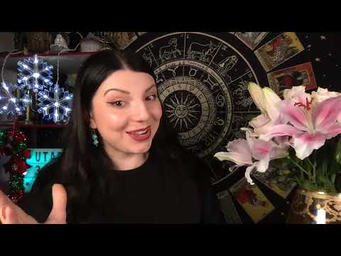 Видео: Сравнивает ли он других женщин с вами? Таро Юлия Петрова