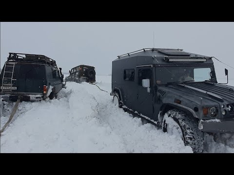 Видео: "Снежный вал" Кто первый переедет !?))) Оffroad 45...