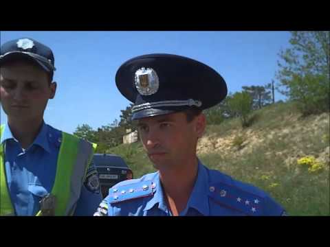 Видео: ГАИ Симферополь Участковый Телятников разводит водителей в форме ГАИ